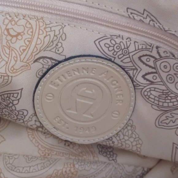 Etienne Aigner Spacious Woven Zippered Bag - Picture 13 of 16